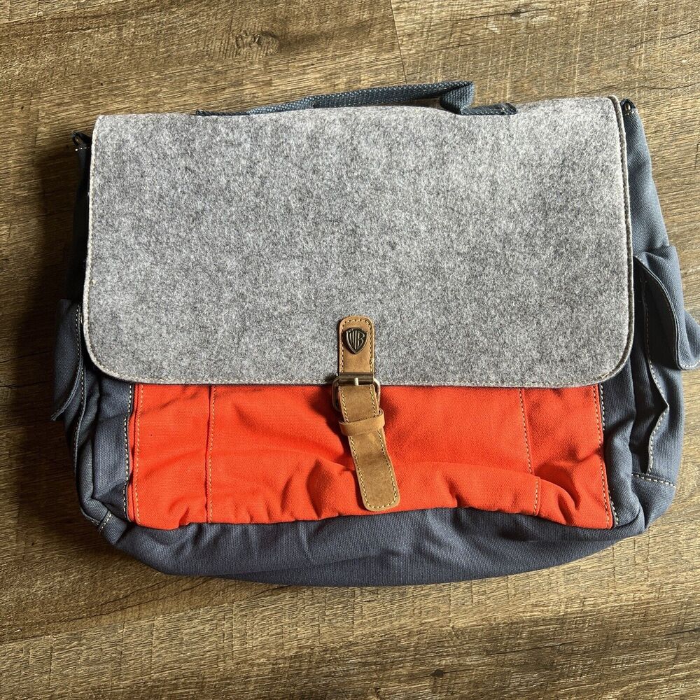 Warner Brothers Messenger Bag / Laptop Bag Carrying Case for 13" Laptop